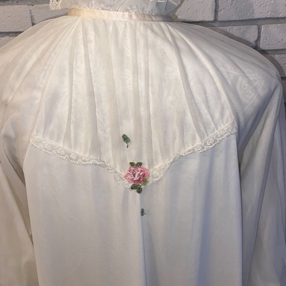 Vintage 1950s or 1960s Authentic Laros Peignoir with Flower Appliqués - Picture 5 of 8